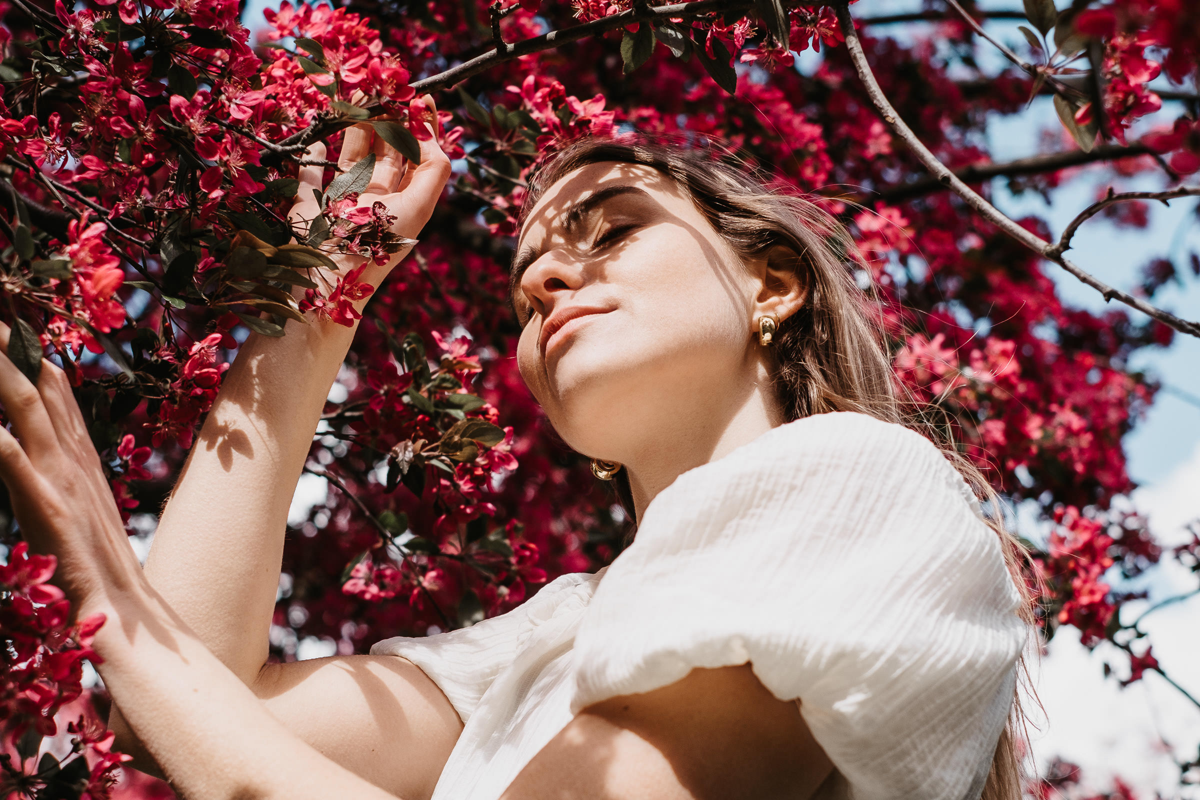 Portraitfoto in den Frühlingsblüten